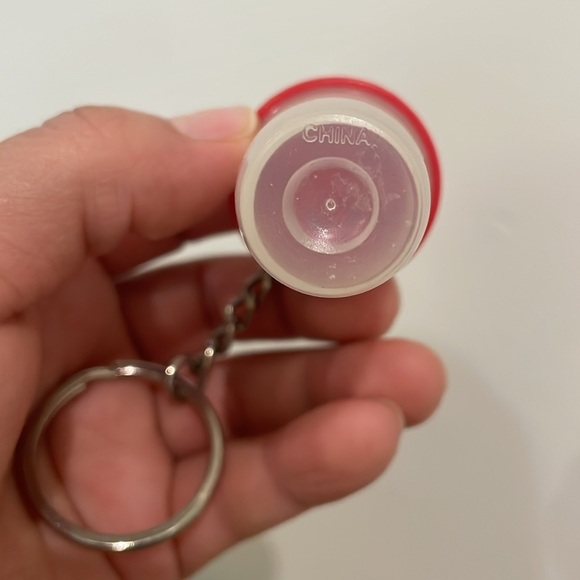 Vintage Tupperware Mini Key Chain Quick Shake
Cup Tumbler Lid Pill Container Red - Picture 9 of 9